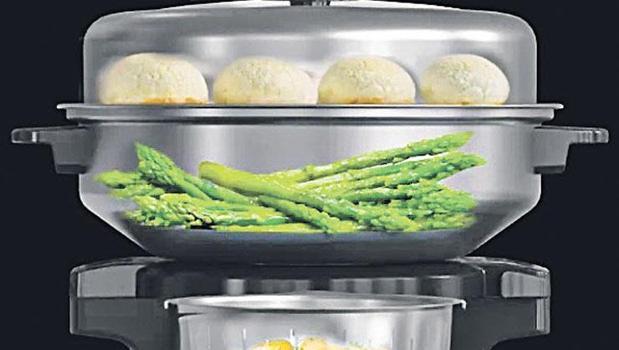 Akıllı robotla eş zamanlı 4 yemek yaptıracak)