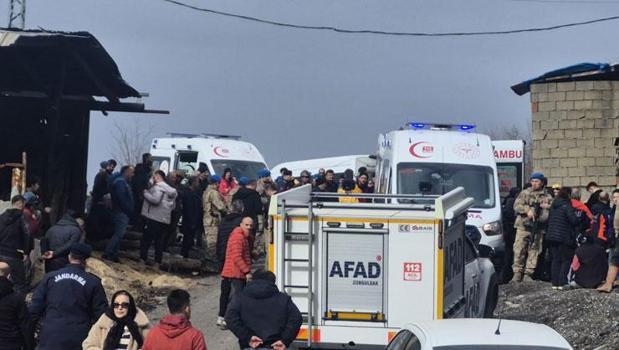 Zonguldak'ta maden ocağında göçük! 4 işçiyi kurtarma çalışmaları başladı)