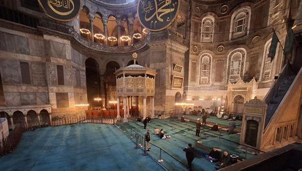 Dünya Mirası Ayasofya-i Kebir Camii Ramazan'da ibadete hazır! İç mekan iskele kurulumu tamamlandı)
