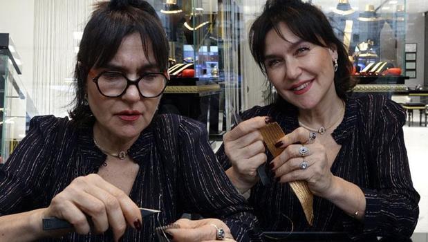 Kadınlara eşlik etti! Şevval Sam, Trabzon hasırı işledi)