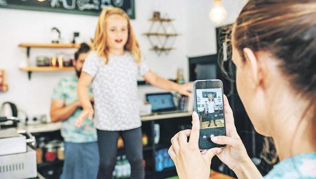 Çocuğunuzu hedefe koyan 7 dijital hata! Çoğu anne baba farkında değil)