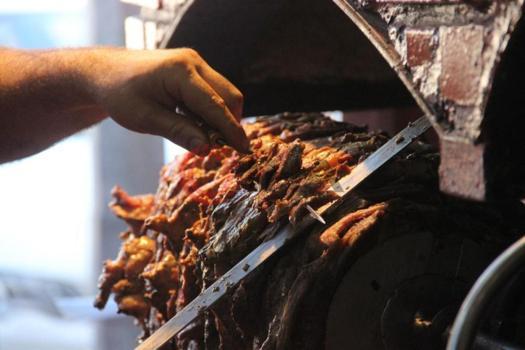 Ağızda lokum gibi dağılan cağ kebabı tarifi! Nar gibi kızarıyor)