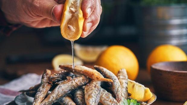 Balığın üzerine limon sıkılır mı? Lezzet dolu sofraların en büyük tartışması)