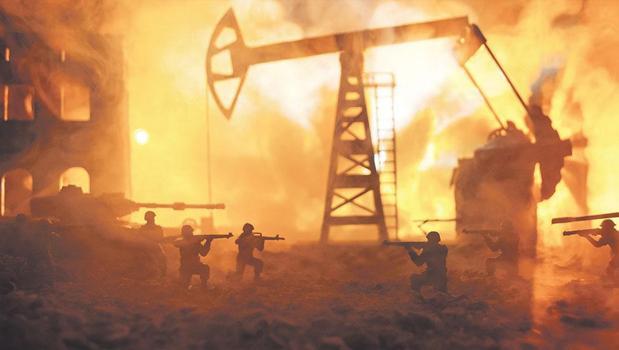 Akaryakıta yüzde 50 zam senaryosu: Hürmüz Boğazı'nda tanker vuruldu, petrol krizi kapıda!)