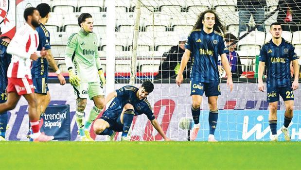 Direği geçemedi, Fener yine tekledi!)