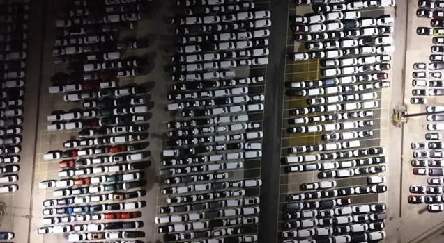 Haydarpaşa'da 2026 mesaisi! Yüzlerce sıfır araç gemiden indi)