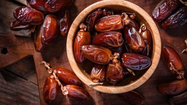 Hurmanın üzerine sıkıp yiyin! Demir değerlerini zirveye çıkarıyor)