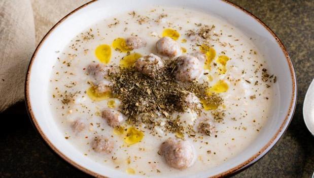 Köfteli çorbayı böyle pişirin! Terbiyesi asla kesilmiyor, köfteleri dağılmıyor! Lezzetini kat kat artıran 4 tüyo)