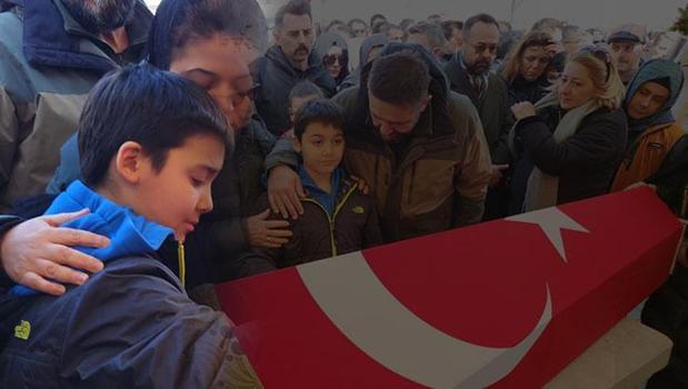 Fatma öğretmen son yolculuğuna uğurlandı: Çocuğu tabutu başında ağladı!)