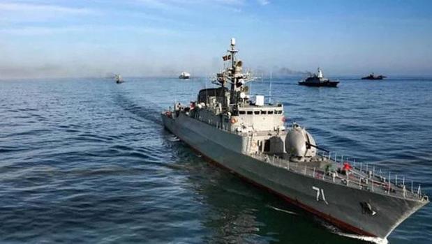 İran savaş gemisi vuruldu! ABD Savunma Bakanı: Torpido ile batırdık)