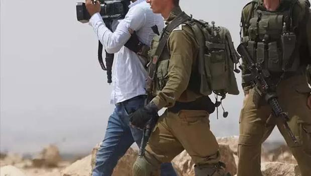 İsrail 2 Türk gazeteciyi gözaltına aldı! 6 saat tutuldular)