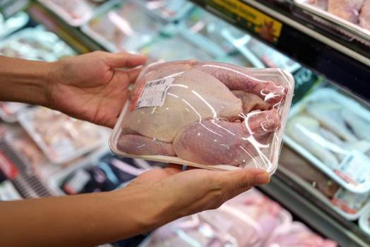 Sağlıklı sanıyorduk ama düşmanımızmış! Tavuk etindeki gizli tehlikeye karşı kritik uyarı)