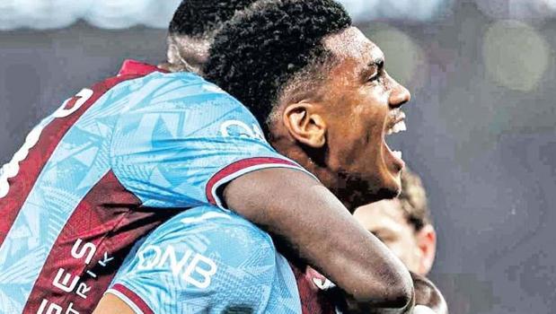 Trabzonspor yıldız yapıyor)