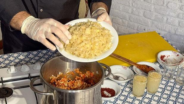 Turşu ve kuzu etinin buluştuğu şifa yemeği! Öksürük ve gribin kökünü kurutuyor: Çorti aşı tarifi)