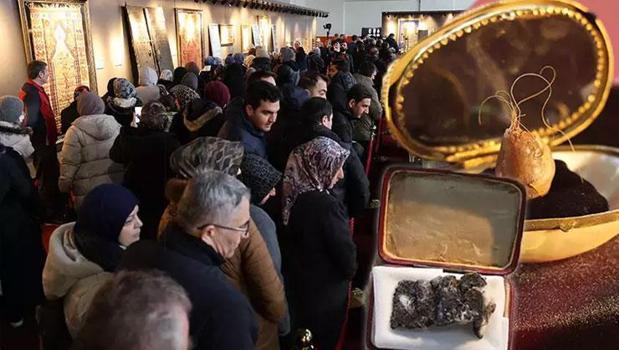 Kâbe örtüsünden Saç-ı Şerif'e kadar 99 eserlik kutsal emanet sergisi! Akın akın geldiler)