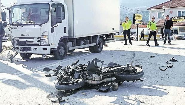 Motosikletli 2 kadının acı kaderi)