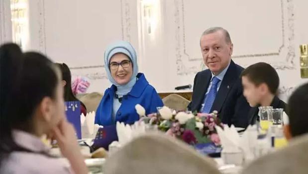 Emine Erdoğan'dan devlet himayesindeki çocuklarla iftar programına ilişkin paylaşım)