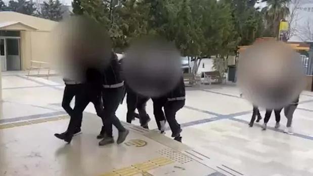 'Özel harekat polisi' gibi giyindiler, baskın yapmaya çalıştılar)