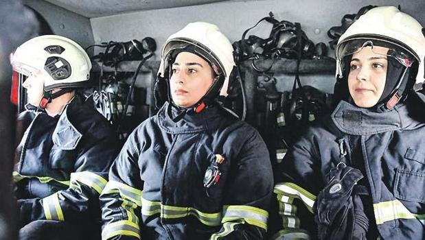 Kadınlar isterse her şeyi yapıyor)