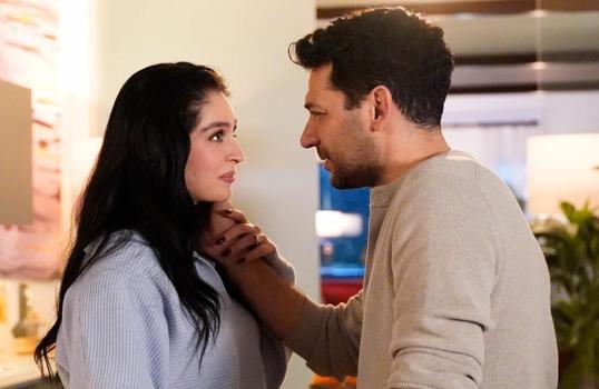 Kalplerde ve reytinglerde güller açtı! Aşk ve sırlar birbirlerine karıştı)