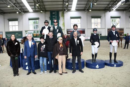 Lale Apa Kupası Engel Atlama Yarışmaları’nda kazananlar belli oldu)