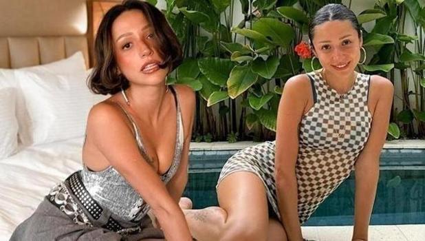 Sahne değil podyumda! Zeynep Bastık Paris Moda Haftası'nda defileye çıktı)