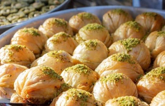 Baklavanın bayatlamasını önleyen yöntem! Bu şekilde saklayınca çıtır çıtır ve taptaze kalıyor)