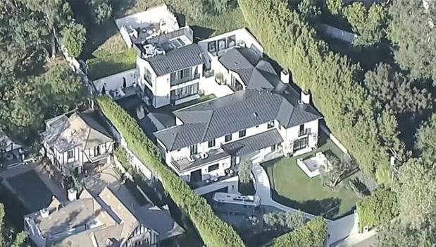 Beverly Hills'i terk etti)