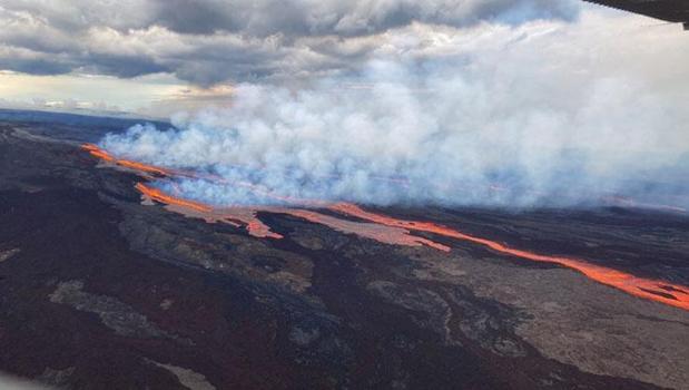 Hawaii'deki Kilauea Yanardağı yeniden lav püskürttü)