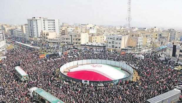 İnkılap Meydanı’nda cenaze töreni)