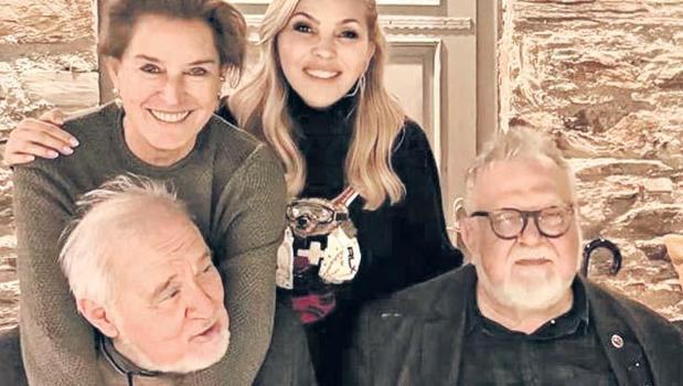 İlber Hoca için sevgi çemberi)