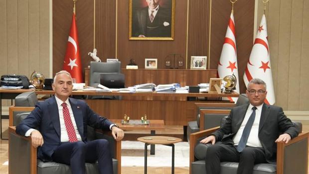 Türkiye–KKTC kardeşliği Lefkoşa’da aynı sofrada buluştu! Bakan Ersoy: 'KKTC’yi hiçbir şart altında yalnız bırakmayız')