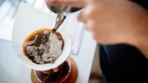 Uykudan uyanır uyanmaz hemen içmeyin! Herkesin sabah rutinindeki kritik hata)