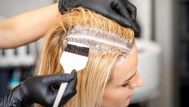 Kuaföre binlerce lira dökmeye son! Saçın rengini doğal yoldan açıp ışıl ışıl parlatıyor)