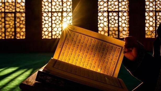 KADİR SURESİ TÜRKÇE MEALİ VE ARAPÇA OKUNUŞU, Kadir Suresi nasıl okunur, kaç ayettir, anlamı nedir? Diyanet meali ile Kadir Suresi tefsiri ve fazileti | Kadir Gecesi'nde okunması tavsiye edilen sure hangisi?)