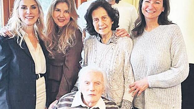 ‘Altın çocuk’ 90 yaşında)