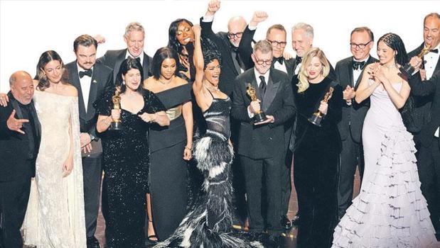 Suya sabuna dokunmayan Oscar)