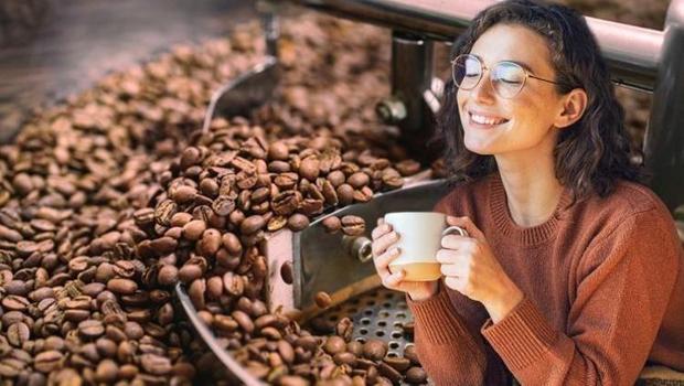 Kahve severlere kötü haber: Günde 4 fincanı aşanları büyük tehlike bekliyor)