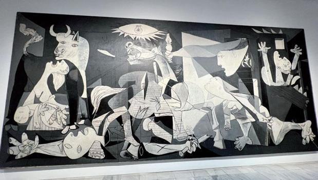 Picasso’nun Guernica’sı İspanya’yı karıştırdı)
