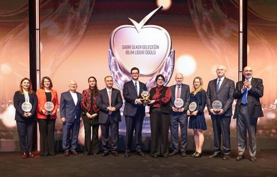 Geleceğin Bilim Lideri ödülü Şili’den San Martin’in oldu)