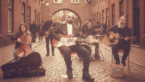 Serdar, ikinci teklisi 'Serseri Aşık'la müzik sahnesinde)