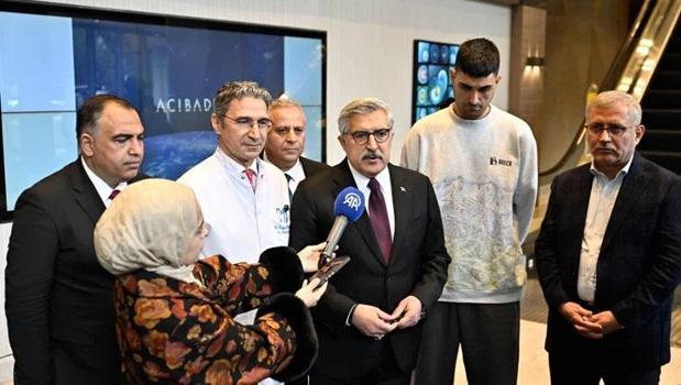 AK Parti Genel Başkan Yardımcısı Yayman, sanatçı İbrahim Tatlıses'i hastanede ziyaret etti)