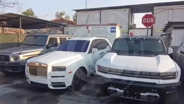 Gümrükler Muhafaza ekipleri, 233 kaçak araca el koydu)