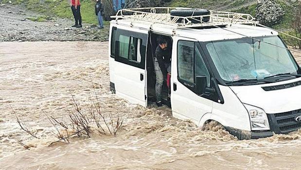 Köy yolunda ecel çıkmazı)
