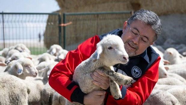 Bakan Yumaklı: Kırsalda Bereket Küçükbaşa Destek Projesi ile yllık 180 bin lira destekte bulunacağız)