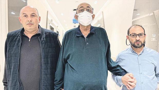 Bir hastaya iki kişiden karaciğer nakli)