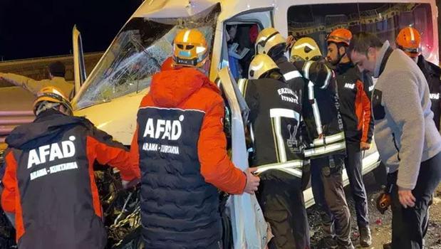 Erzurum’da zincirleme kaza! Çok sayıda yaralı var)