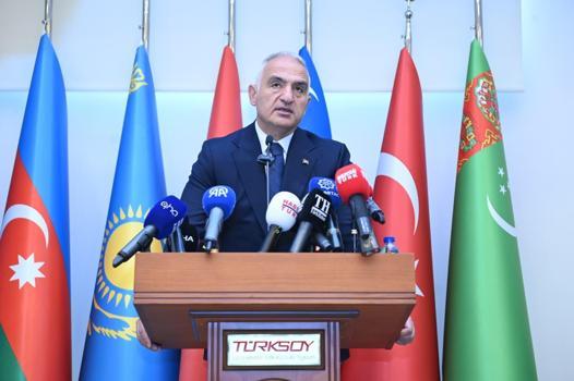 Bakan Ersoy'dan dijital çağ uyarısı: 'Dijital dünya gönüllü kültürel yozlaşmayı beraberinde getiriyor')