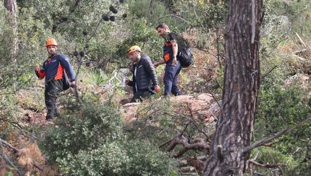 Dağda korku dolu anlar! Şarjı biten yürüyüşçüyü dron buldu)