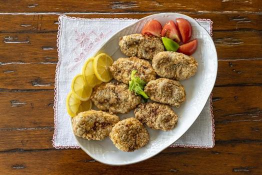 Lezzet şöleni kadınbudu köfte tarifi! Bu yemeği yapanlar tıka basa doyuyor)